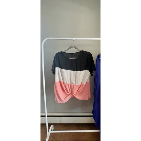 Front Knot Color Block T-Shirt - Picture 1 of 4